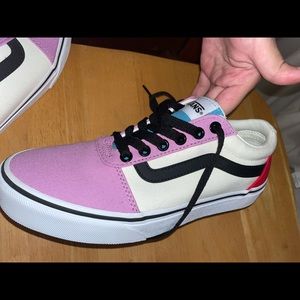 These were given to me but I’m not a fan of the colors and they never been worn